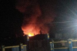 Massa bakar Polsek  Wagete