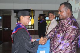 Bupati Asmat hadiri wisuda perdana SMP Persiapan Negeri 3 Agats