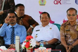 Bupati Samosir serahkan kartu BPNT kepada 606 kepala keluarga