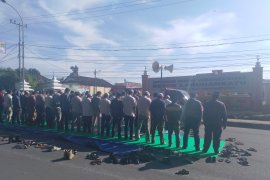 Aliansi umat Islam Labuhanbatu Shalat gaib untuk Ustad Arifin Ilham dan korban kerusuhan