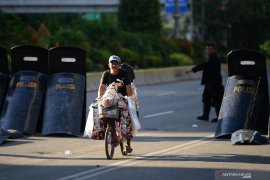 Demo !! Rezekinya pedagang makanan dan minuman keliling