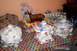 Kurangi bermain gawai, Taman Bacaan di Padang Panjang ajarkan anak berkreasi dengan barang bekas