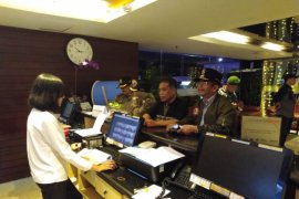 Razia gabungan Pemkot Malang amankan ratusan botol minuman keras ilegal