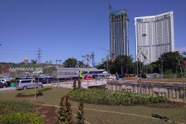 "Underpass" bunderan Satelit Surabaya dipercantik sejumlah taman