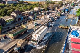 Jalur Pantura Jateng terdampak rob