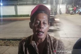 Pemilik warung korban penjarahan terharu bertemu Presiden