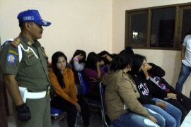 Satpol PP Jabar dan Cianjur amankan belasan PSK