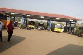 Terminal Bus Mandala Rangkasbitung masih sepi pemudik