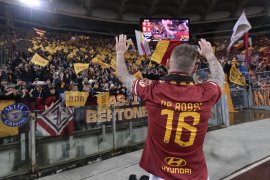Roma tundukkan Parma dalam  penampilan pamungkas De Rossi
