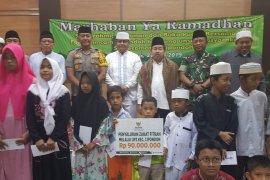 Baznas Kota Tangerang salurkan zakat Rp1,3 miliar tunai dan sembako