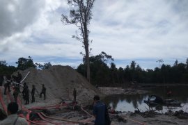 Kepala Satpol PP Bangka Tengah minta para penambang liar diproses hukum