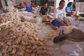 Industri jajanan bipang