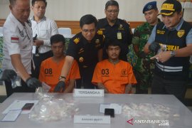 Bea Cukai tangkap warga Thailand penyelundup sabu-sabu