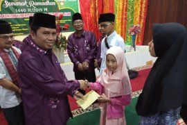 Kemenag Agam himpun 800 eksemplar Al Quran melalui Gerakan Wakaf Al Quran