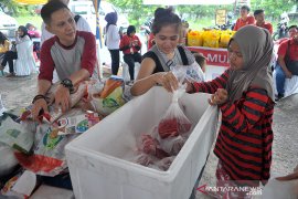 Bulog sediakan 300 Kg daging beku di Pasar Ramadhan Page 1 Small