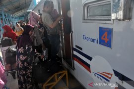 Arus mudik awal Stasiun Kereta Api Kertapati Page 6 Small