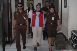 Ratna Sarumpaet minta dirujuk ke RS karena sakit leher