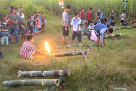 Festival petasan bambu