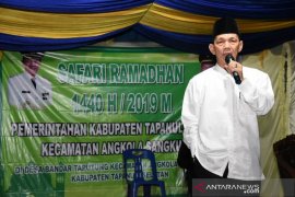 Bupati Tapsel ajak masyarakat perkokoh silaturahmi