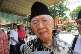 Gus Sholah nilai KH Tholchah Hasan merupakan pribadi tekun dan dihormati