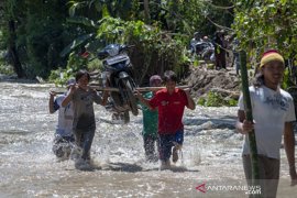 Jasa panggul sepeda motor di okasi banjir bandang Page 3 Small