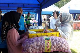 Harga bahan pokok di Mataram stabil