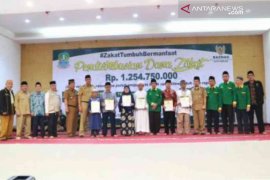 Baznas Bekasi salurkan zakat senilai Rp1,2 miliar