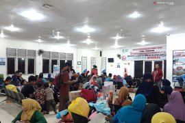 Travelers get no ticket for Batulicin-Makassar ship