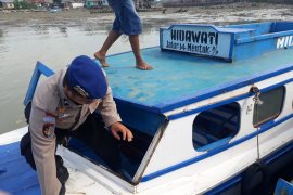 Satpolair periksa kapal penumpang di Pelabuhan Lama Muntok