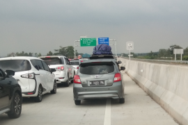 Arus mudik macet parah jelang Gerbang Tol Terbanggi Page 3 Small