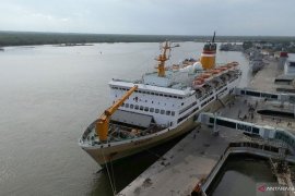 Harga tiket pesawat melambung, penumpang KM Kelud meningkat