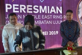 Risma resmikan Jalan MERR Gunung Anyar Surabaya