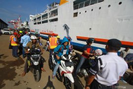 Pemudik kapal laut membludak, KM Kumala angkut penumpang tambahan