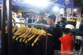 'Trunojoyo street market' jadi tujuan belanja kaum muda saat malam Ramadhan