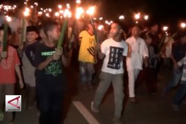 Ribuan warga meriahkan pawai obor di Kolaka