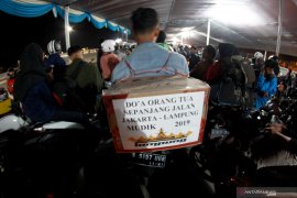 Pemudik bersepeda motor  mulai berdatangan di  Pelabuhan Merak