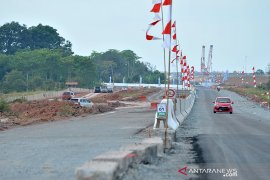 Kendaraan pemudik lalui Tol Kapal Betung Page 2 Small