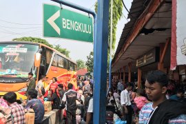 Jumlah pemudik di Terminal Kalideres turun 32 persen