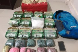 3 busted in Riau for smuggling 10 kg meth from Malaysia