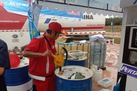 Kesibukan petugas SPBU layani pemudik di Trans-Sumatera