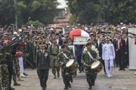 Ani Yudhoyono sosok keibuan dan berwibawa