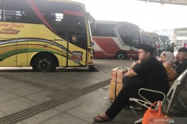 H-2 Lebaran, jumlah pemudik di Terminal Pulo Gebang menurun