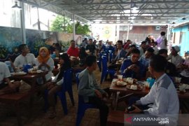 BNDHSS community have iftar together