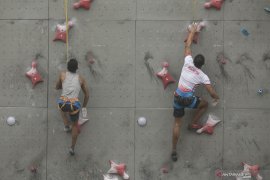 Uji tanding Pelatnas Panjat Tebing