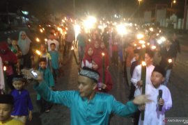 Pawai obor semarakkan malam Takbiran di Jambi