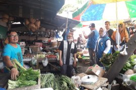 Tim Penetrasi Pasar inspeksi harga bahan pokok H-1 Lebaran