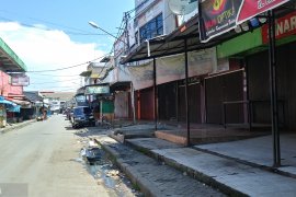 Hampir seluruh toko di Pasar Raya Padang tutup