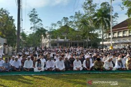 Bupati Belitung shalat Ied bersama ribuan masyarakat
