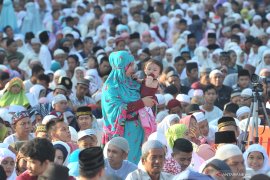 Ribuan warga Palembang shalat id padati pusat kota Page 3 Small