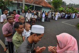 Dibalik cerita ucapan "Minal aidzin wal faizin" jadi lazim di Indonesia